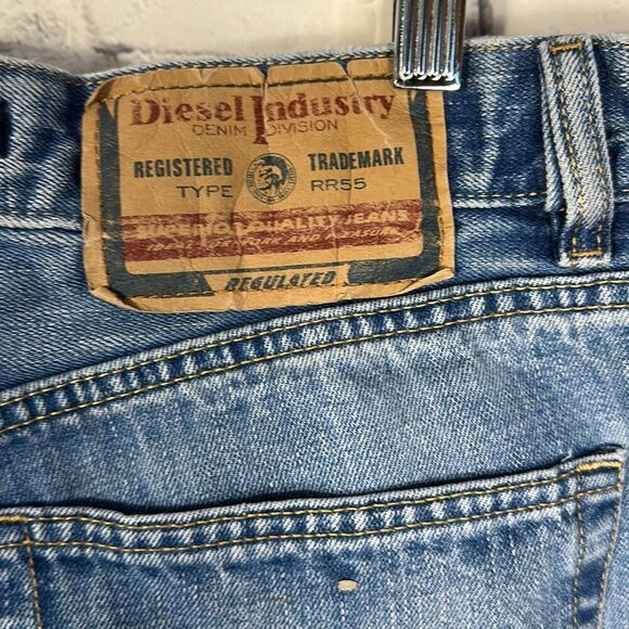 Diesel Basic Jeans Denim Mens Buttonfly W34 Straight Jeans Made in Italy - Picture 7 of 12